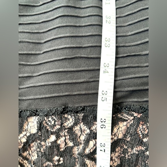 Sangria,Stunning Noir,Ribbed Bodice,Heavy Lace Frilled Lower over Cream,Size 10 - Picture 14 of 17